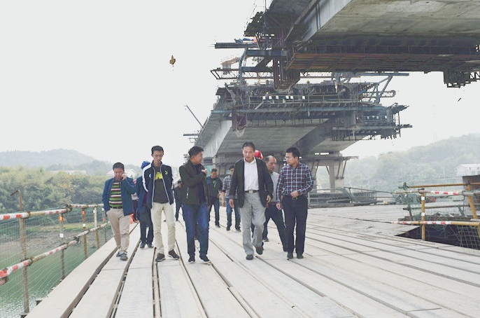 積極響應(yīng)十九大號召 不負(fù)年底通車使命